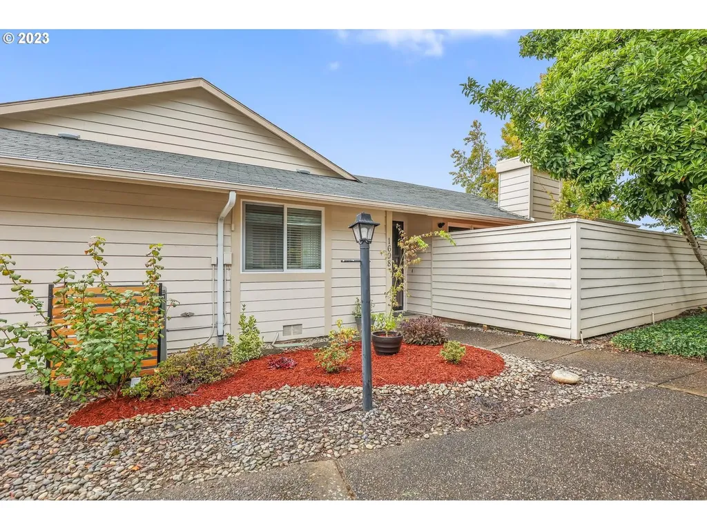 1698 Nw 143rd Avenue Portland OR 97229