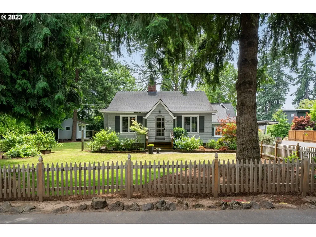 3220 Upper Drive Lake Oswego OR 97035