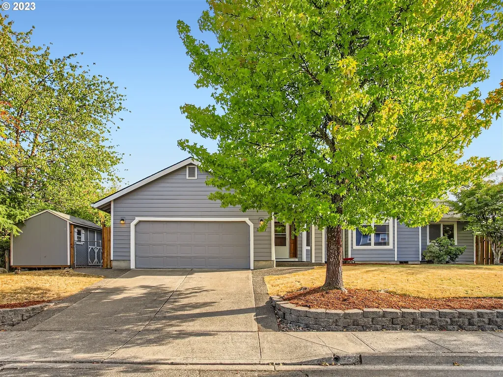 221 W Mckinley Street Carlton OR 97111