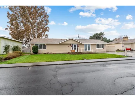 17 W Cedar Drive Hermiston OR 97838