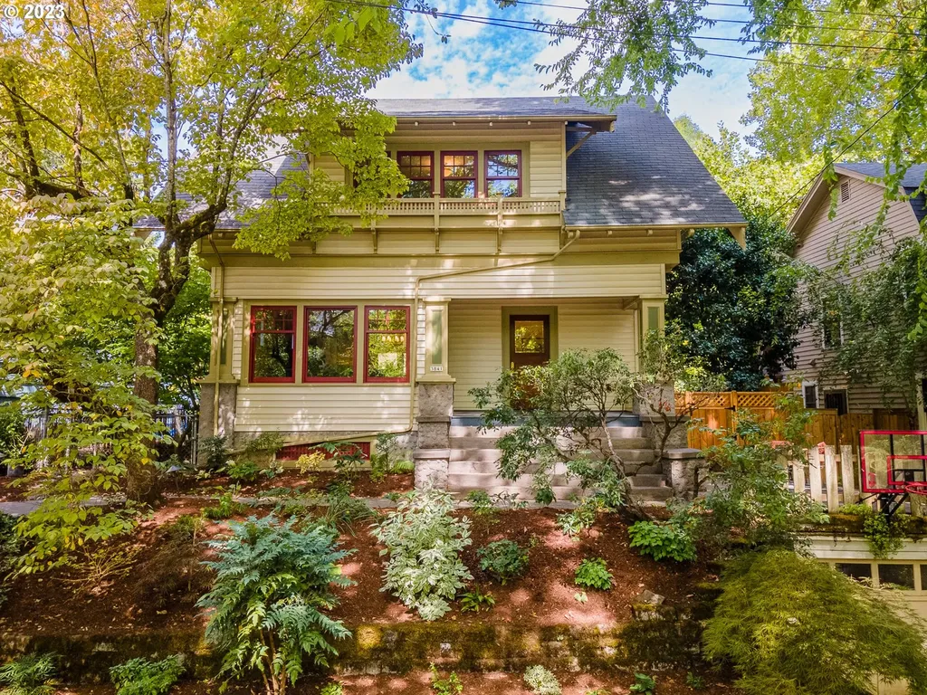 3841 Ne Flanders Street Portland OR 97232