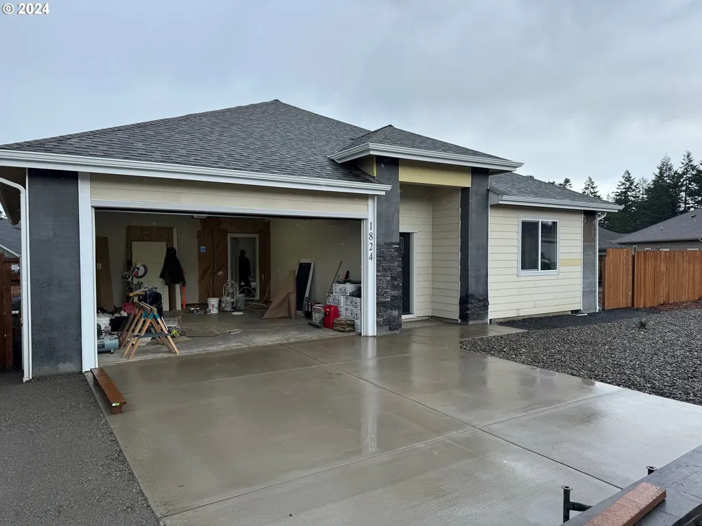 1824 Steelhead Street North Bend OR 97459