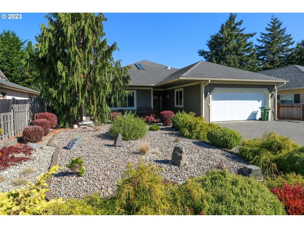 738 Edwards Avenue Coos Bay OR 97420