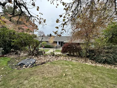 4303 Se Henderson Street Portland OR 97206