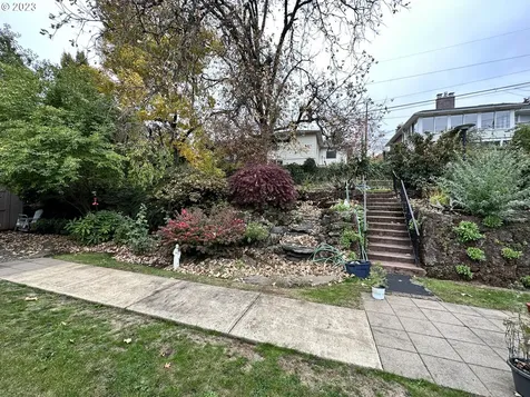 4303 Se Henderson Street Portland OR 97206