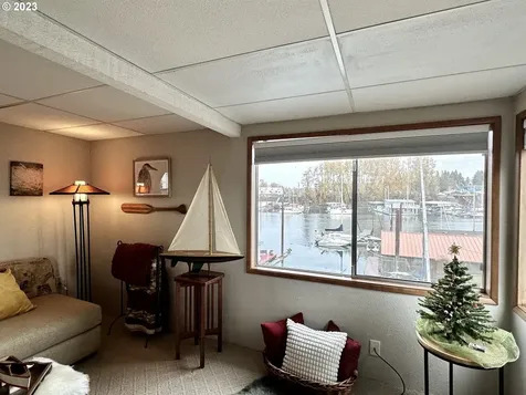 501 NE Bridgeton Road Portland OR 97211