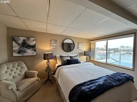 501 NE Bridgeton Road Portland OR 97211