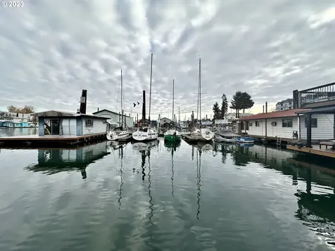 501 NE Bridgeton Road Portland OR 97211