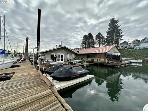 501 NE Bridgeton Road Portland OR 97211