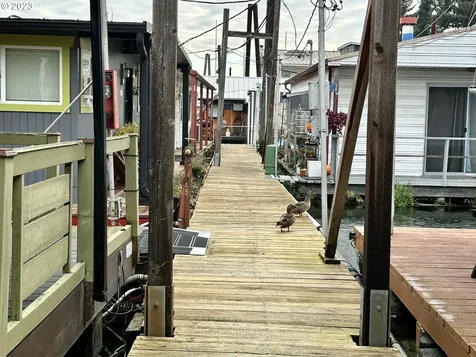 501 NE Bridgeton Road Portland OR 97211