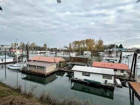 501 NE Bridgeton Road Portland OR 97211