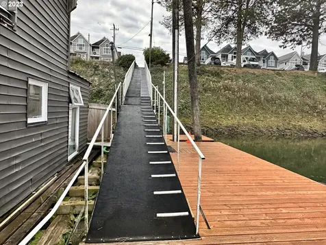 501 NE Bridgeton Road Portland OR 97211