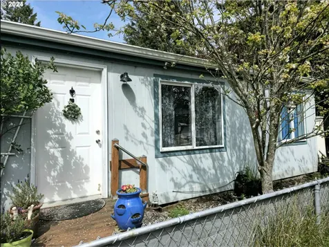 446 Se Port Avenue Lincoln City OR 97367