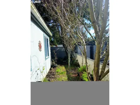 446 Se Port Avenue Lincoln City OR 97367