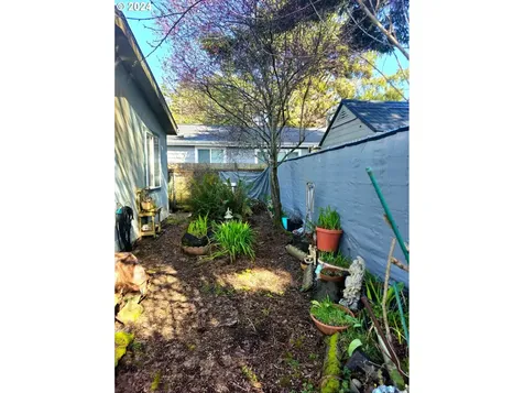 446 Se Port Avenue Lincoln City OR 97367