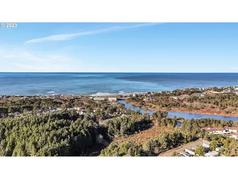 446 Se Port Avenue Lincoln City OR 97367