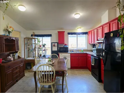 446 Se Port Avenue Lincoln City OR 97367