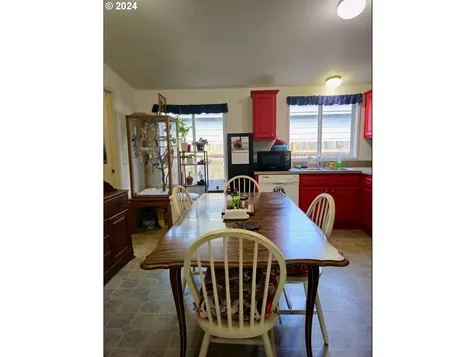 446 Se Port Avenue Lincoln City OR 97367