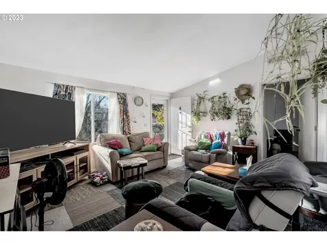 446 Se Port Avenue Lincoln City OR 97367