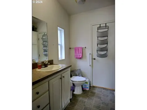 446 Se Port Avenue Lincoln City OR 97367