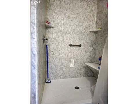446 Se Port Avenue Lincoln City OR 97367