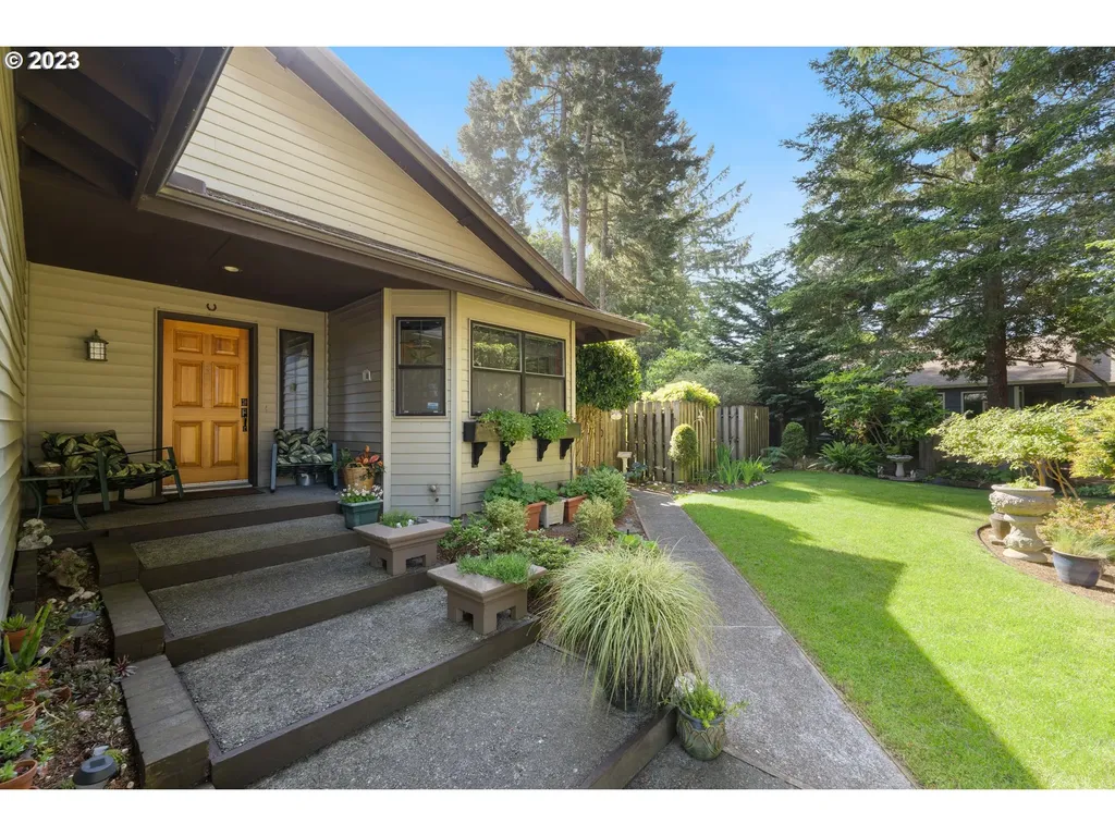 945 Seabreeze Terrace Coos Bay OR 97420