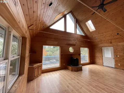 299 S Folsom Court Coquille OR 97423