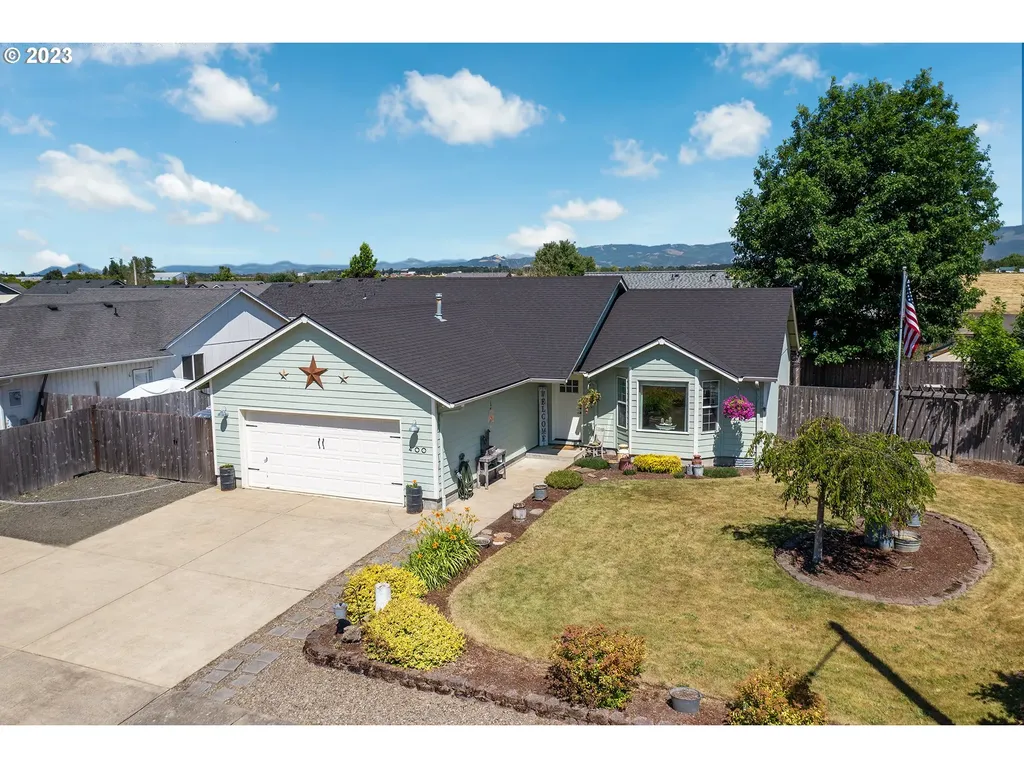 400 N 10th Street Harrisburg OR 97446