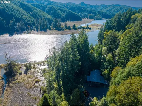 207 Laskey Road Reedsport OR 97467