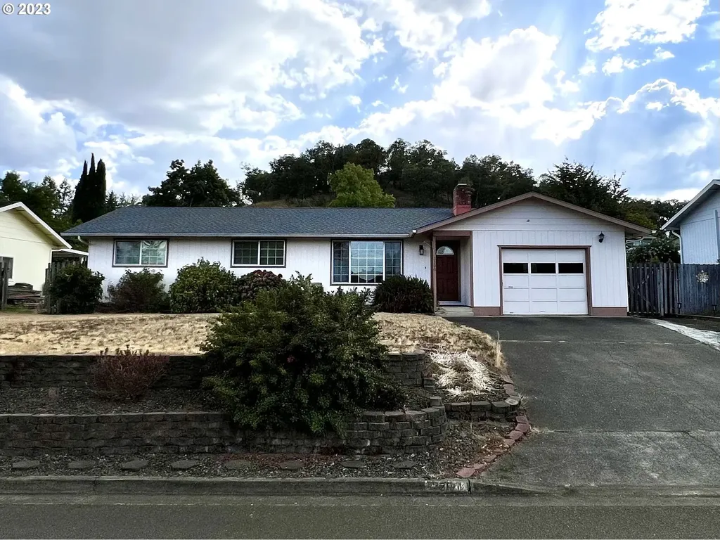 2200 La Canada Drive Roseburg OR 97471