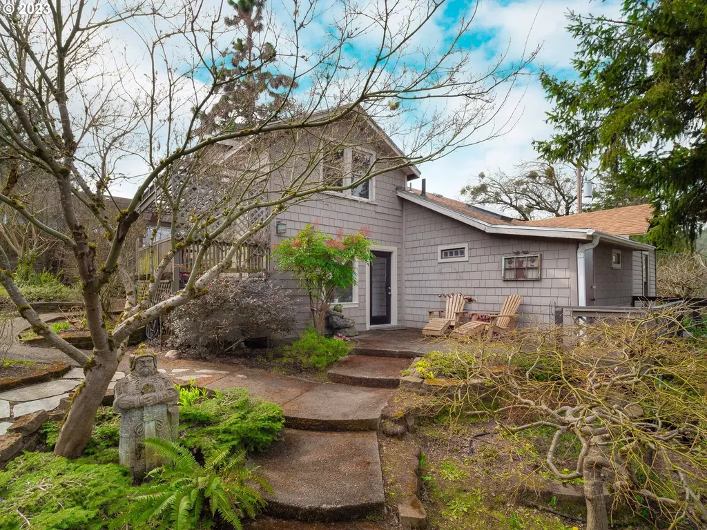 1953 Se Main Street Roseburg OR 97470