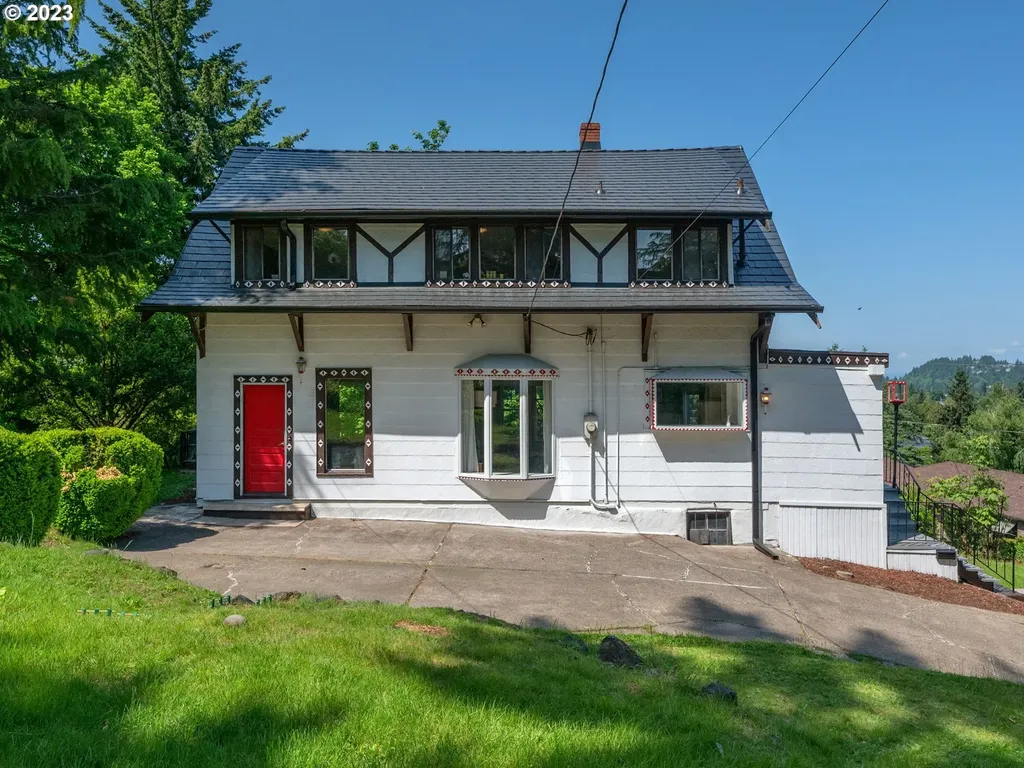 7182 SE Thorburn Street Portland OR 97215