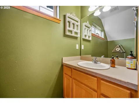 1622 SW Alexandria Street Mcminnville OR 97128