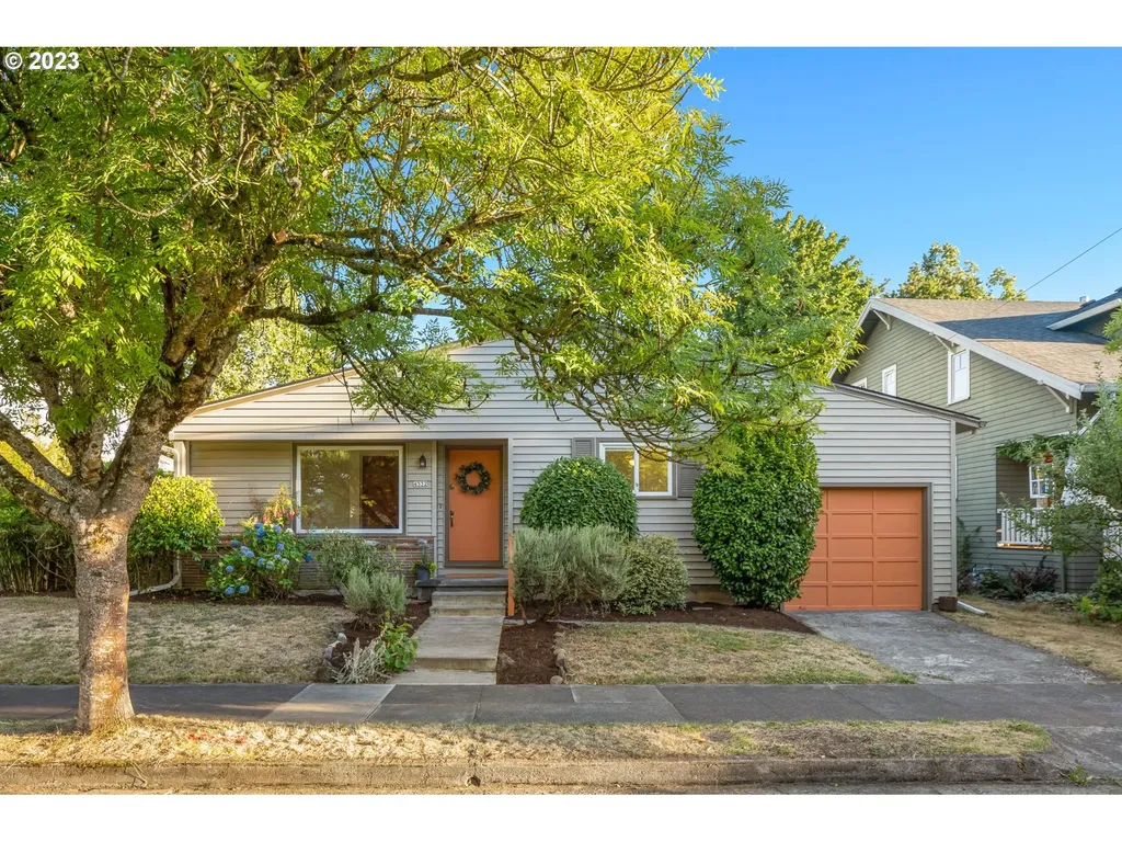 4532 Se Center Street Portland OR 97206