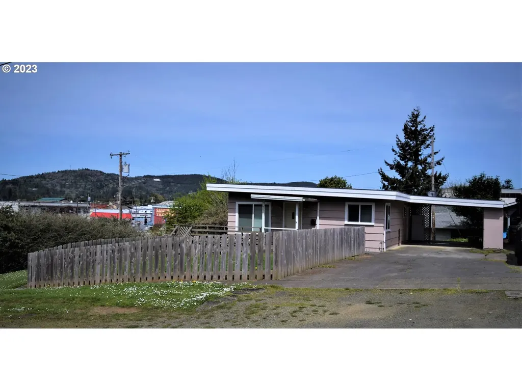 216 E Main Street Coquille OR 97423