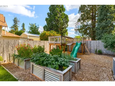 420 S Lincoln Street Newberg OR 97132