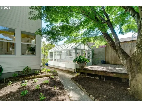 2605 Se 67th Avenue Portland OR 97206