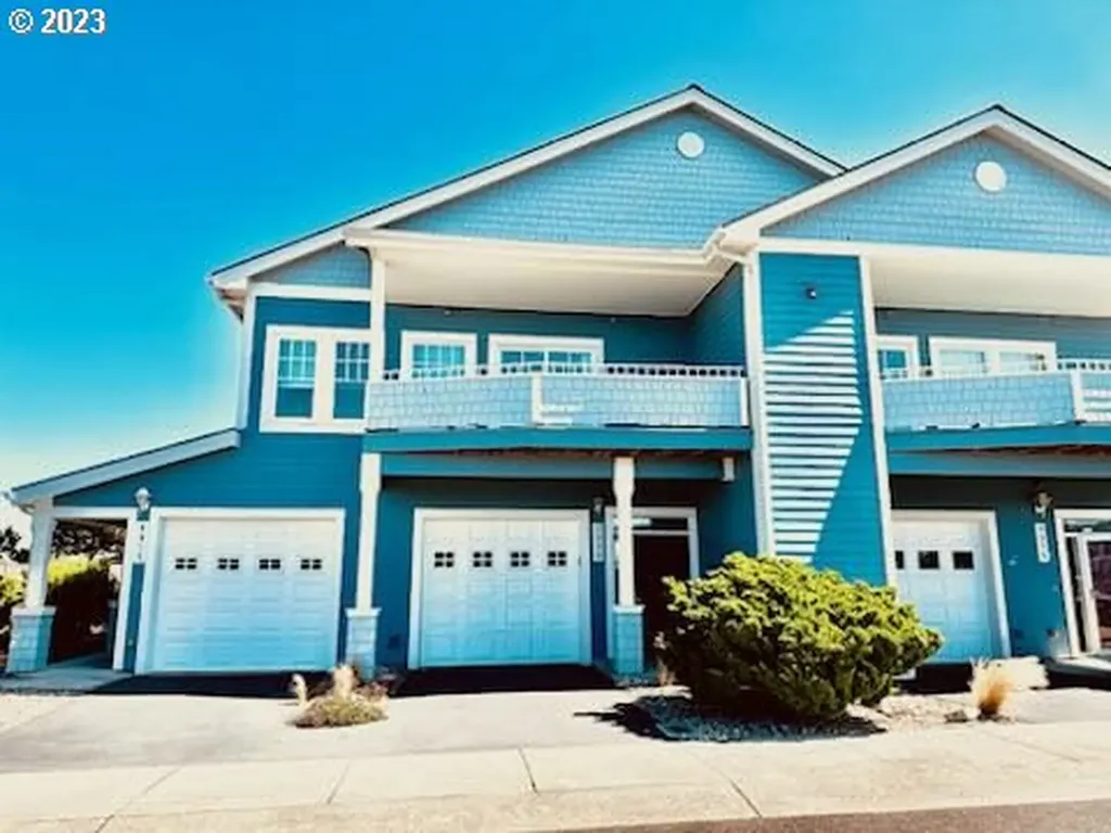 1311 Village Loop Bandon OR 97411