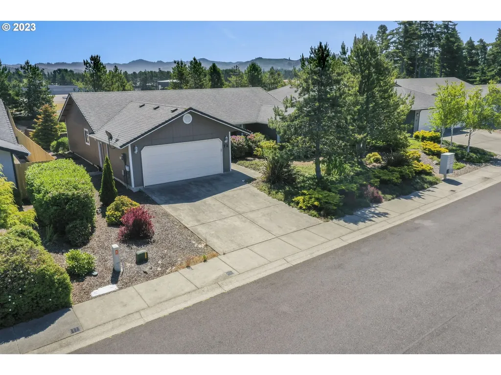 72 Park Village Drive Florence OR 97439