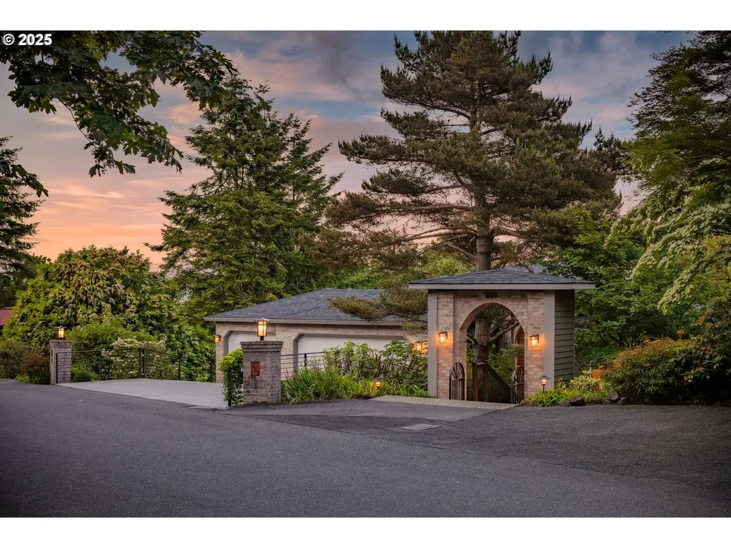 262 NW Royal Boulevard Portland OR 97210