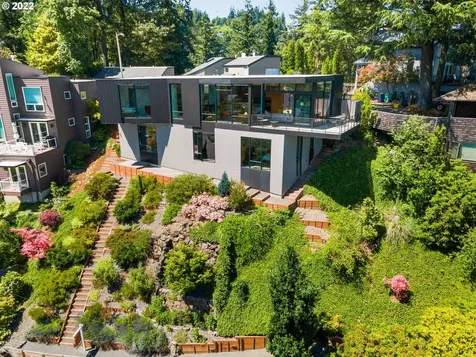 2910 SW Canterbury Lane Portland OR 97205