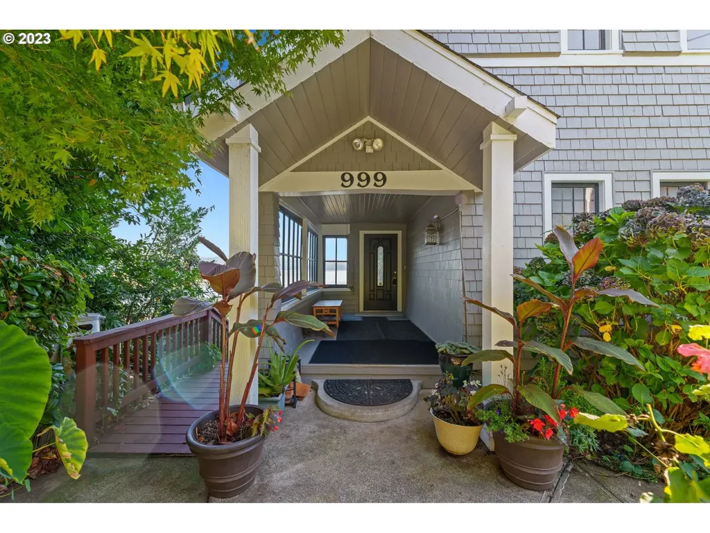 999 N 3rd Street Coos Bay OR 97420