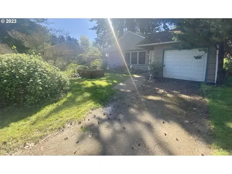 8932 Ne Russell Street Portland OR 97220