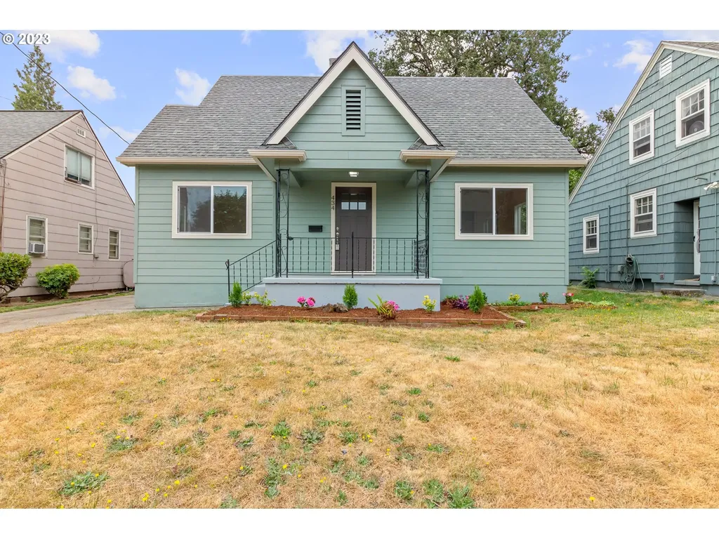 434 Ne Holland Street Portland OR 97211