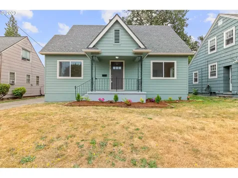 434 Ne Holland Street Portland OR 97211