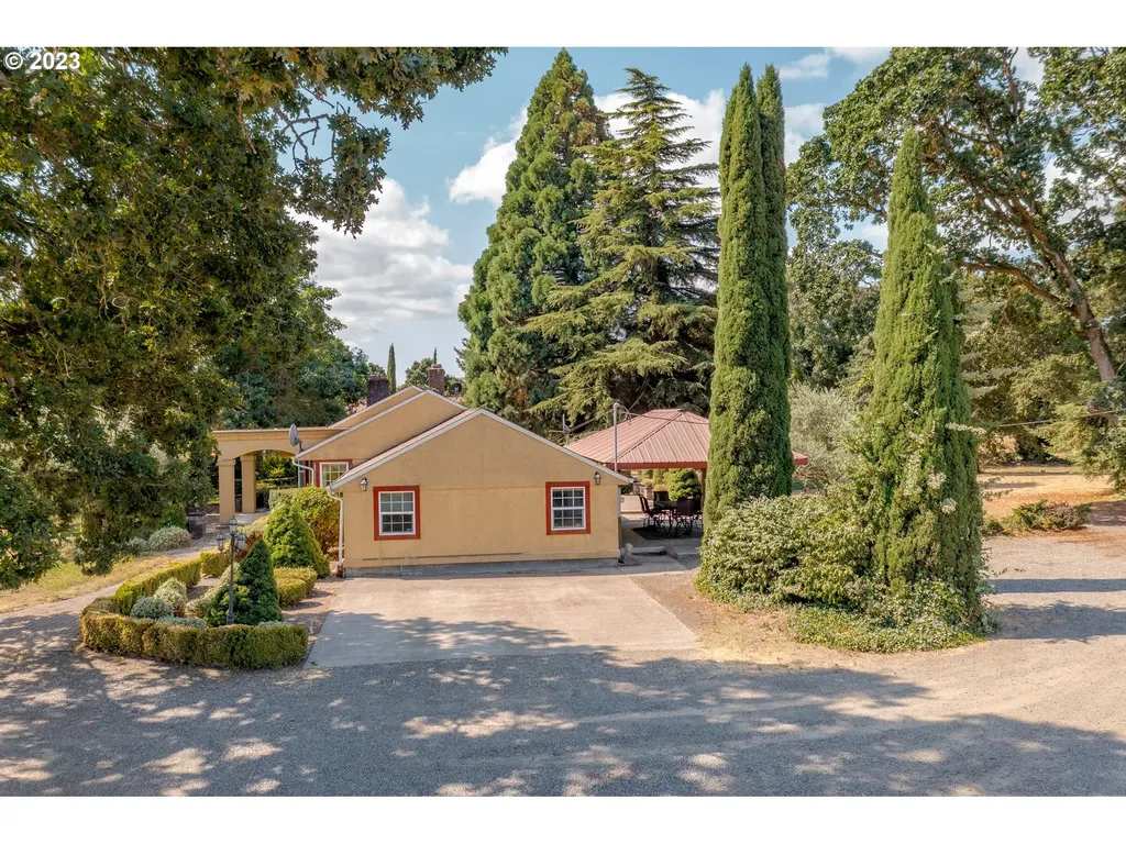 8455 Wallace Road Nw Salem OR 97304