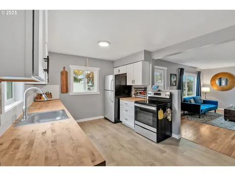 122 N Cole Avenue Molalla OR 97038