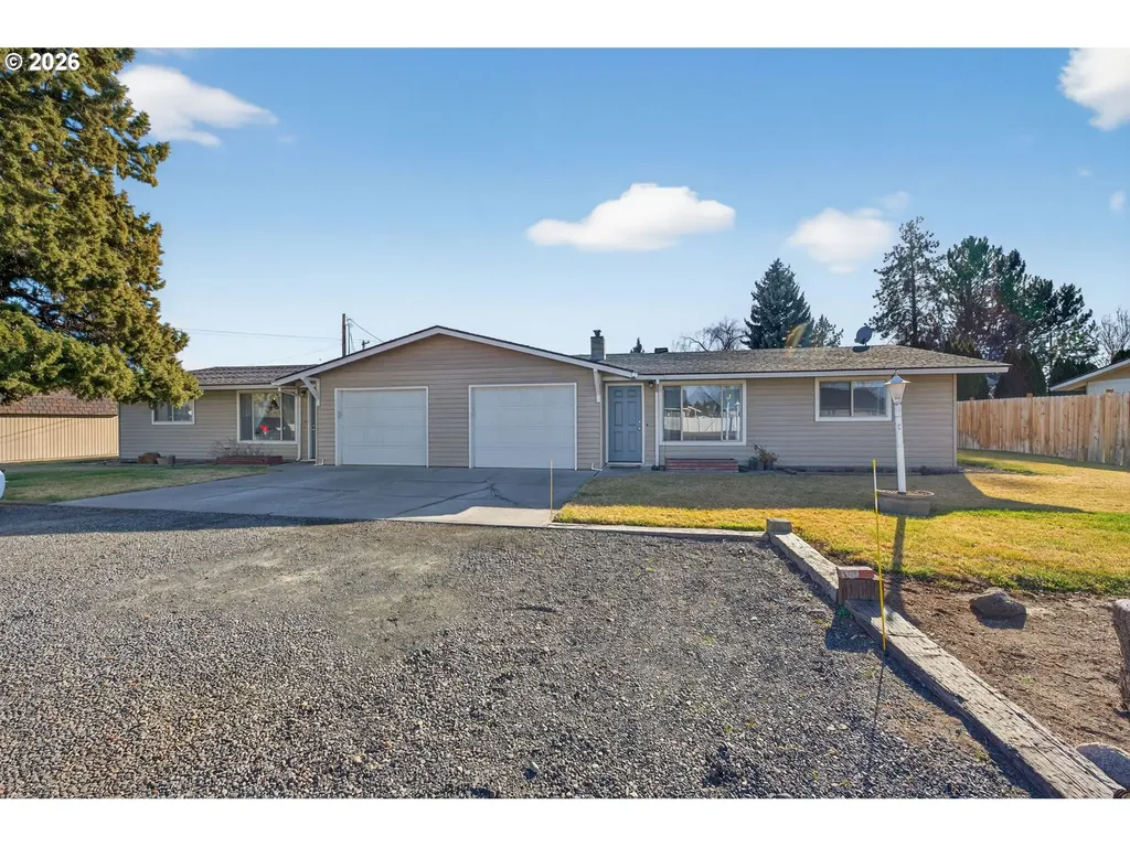 2412 SW Wickiup Avenue Redmond OR 97756