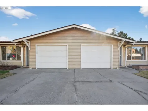 2412 SW Wickiup Avenue Redmond OR 97756