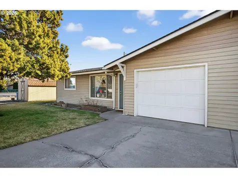 2412 SW Wickiup Avenue Redmond OR 97756